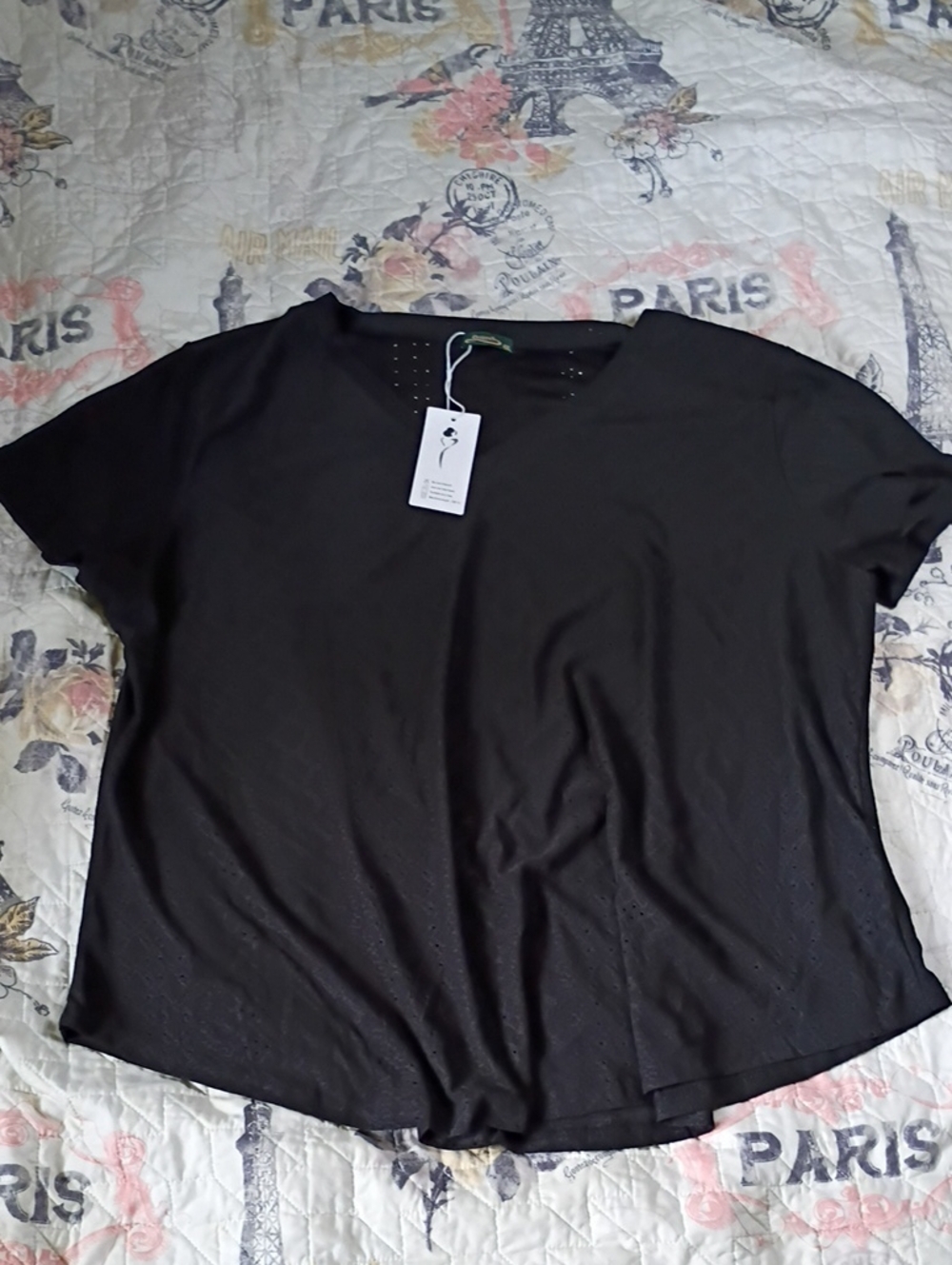 NWT Classic V-Neck Short Sleeve Women's Top - Black